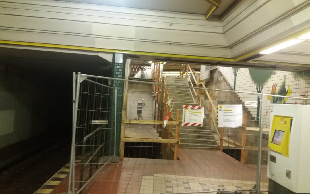Eingang zum U-Bahnhof Franz-Neumann-Platz bleibt vorerst geschlossen