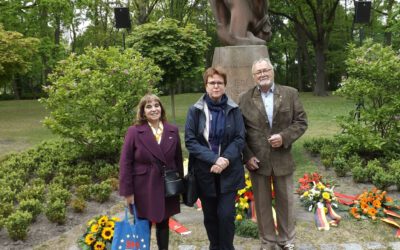 Tag der Befreiung: SPD-Fraktion gedenkt gemeinsam mit Gaby Bischoff dem Ende des Zweiten Weltkrieges