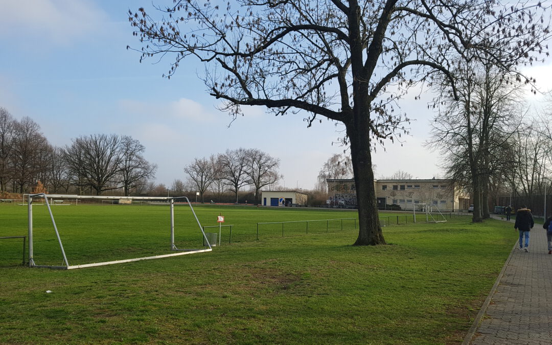 SPD-Initiativen zur Sanierung des Sportplatzes am Uranusweg von der BVV beschlossen