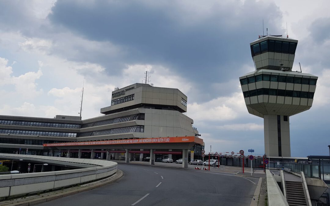 SPD-Fraktionen aus Reinickendorf und Spandau zu Besuch am Flughafen Tegel
